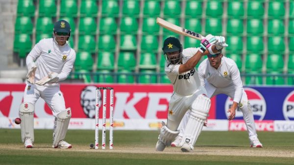 The ball hit the stumps, yet the batsman was not out, this is how luck favored the Pakistani player.