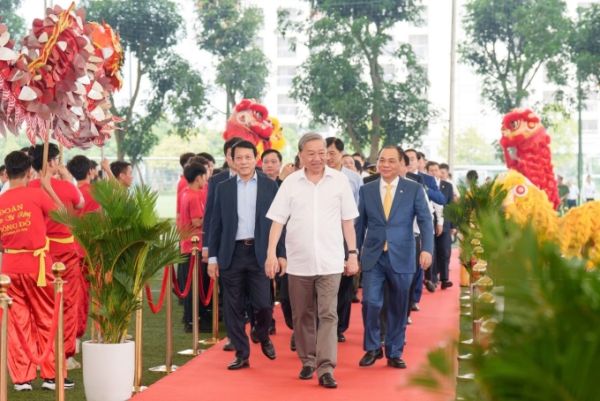 Party chief To Lam (C) attends the groundbreaking ceremony for the construction of PVF Stadium in Hung Yen on Oct. 19, 2024. Photo by PVF