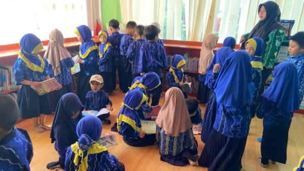 Siswa PAUD antusias kunjungi Perpustakaan Palnam 44