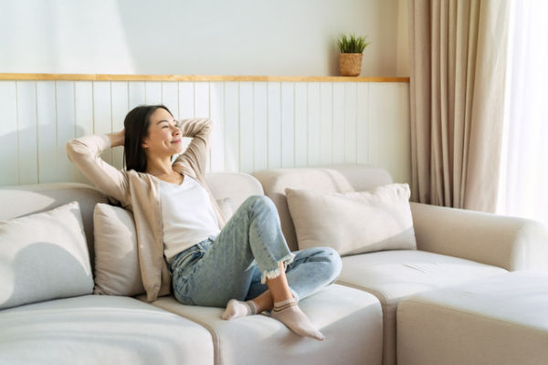 Ilustrasi perempuan lajang bahagia. Foto: Shutterstock