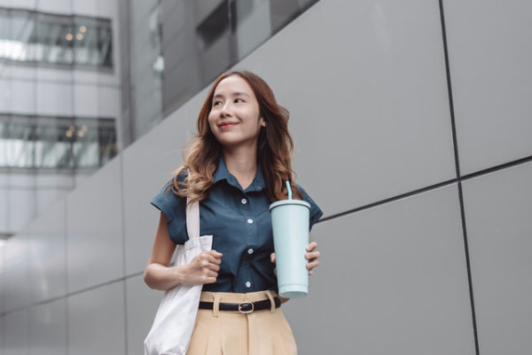 Ilustrasi Perempuan. Foto: MMD Creative/shutterstock