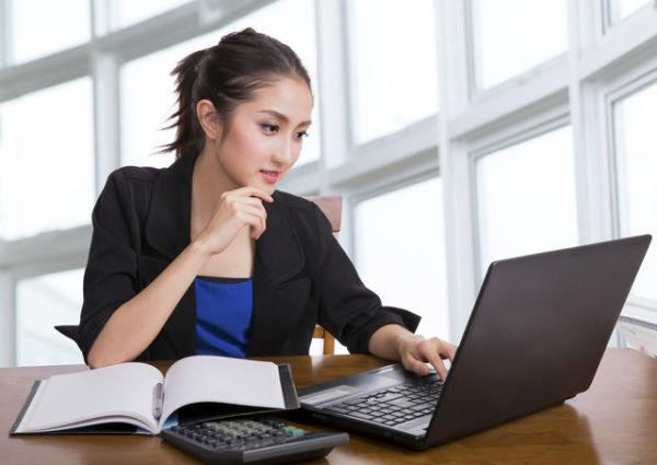 Ilustrasi perempuan sedang bekerja.  Foto: Shutterstock