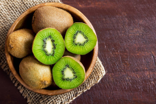 Ilustrasi buah kiwi. Foto: Shutterstock