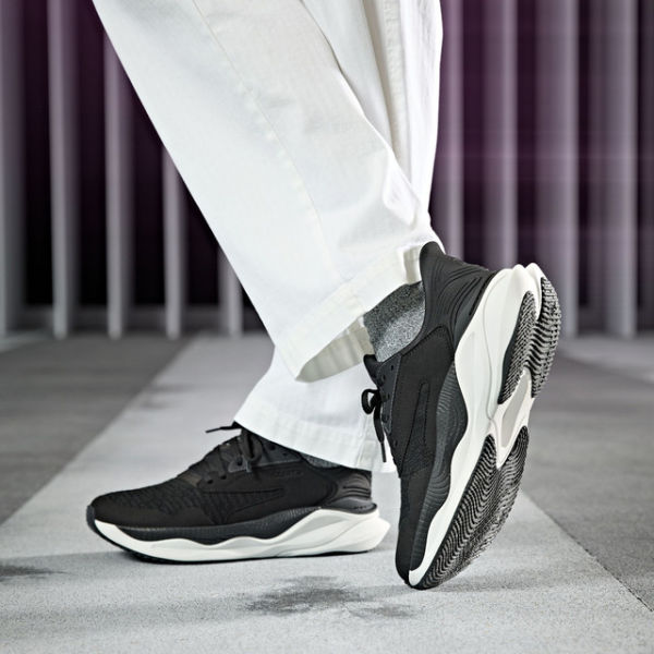 Clarks rilis sepatu khusus untuk aktivitas walking. Foto: Clarks 