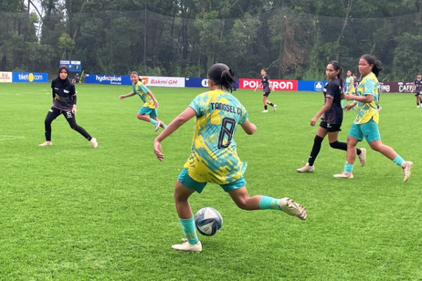 Raga Negeri vs Putri Tangsel City dalam HYDROPLUS Soccer League U-18 Jakarta 2025 di GSports Soccer Arena, Minggu (19/10/2025). Foto: Aji Nugrahanto/kumparan