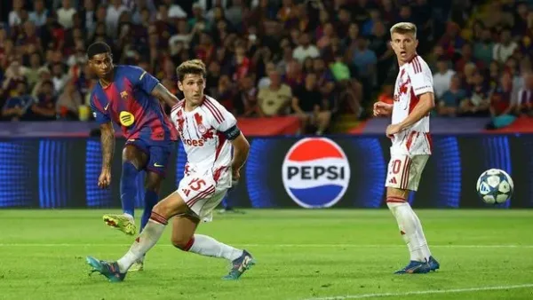 Soccer Football - UEFA Champions League - FC Barcelona v Olympiacos - Estadi Lluis Olimpic Companys, Barcelona, Spain - October 21, 2025 FC Barcelona's Marcus Rashford scores their fourth goal REUTERS/Albert Gea