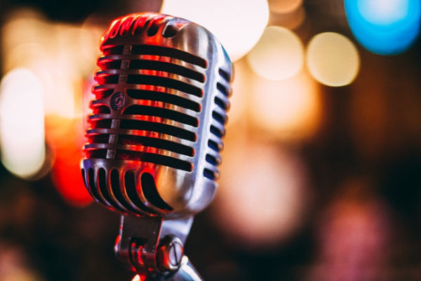 Ilustrasi makna dan lirik lagu I’m on My Way Isyana Sarasvati, foto: unsplash/israel palacio