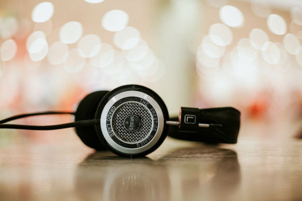 Ilustrasi makna dan lirik lagu Elu-Elukan Juicy Luicy, foto bukan lagu yang sebenarnya: Unsplash/Alphacolor