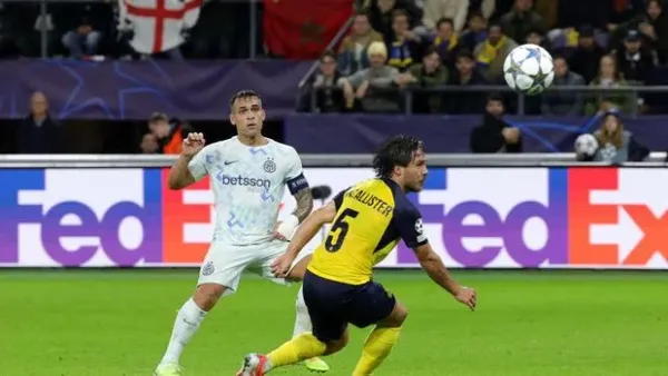 Soccer Football - UEFA Champions League - Union Saint-Gilloise v Inter Milan - Lotto Park, Brussels, Belgium - October 21, 2025 Inter Milan's Lautaro Martinez scores their second goal REUTERS/Yves Herman