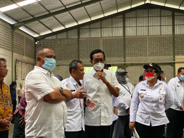 Gubernur DIY, Sultan HB X, bersama bupati dan wali kota se-DIY meninjau tiga lokasi pengolahan sampah, Selasa (21/10). Foto: Pandangan Jogja/Resti Damayanti