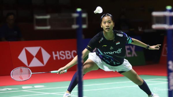Pebulu tangkis tunggal putri Indonesia Putri Kusuma Wardani saat melawan tunggal putri Taiwan Wen Chi Hsu pada perempat final Daihatsu Indonesia Masters 2025 di Istora Senayan, Jakarta, Jumat (24/1/2025). Putri Kusuma Wardani gagal melaju ke semifinal usai kalah rubber gim dengan skor 21-18, 17-21, dan 14-21. TRIBUNNEWS/HERUDIN