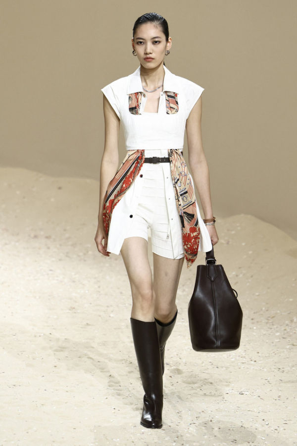 Koleksi Hermes Women Ready-to-wear Fall/Summer 2026. Foto: AFP