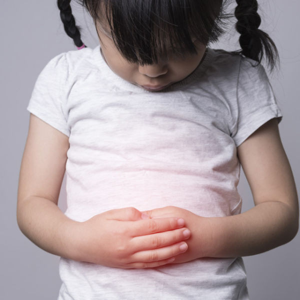 Ilustrasi anak sakit perut. Foto: narikan/Shutterstock