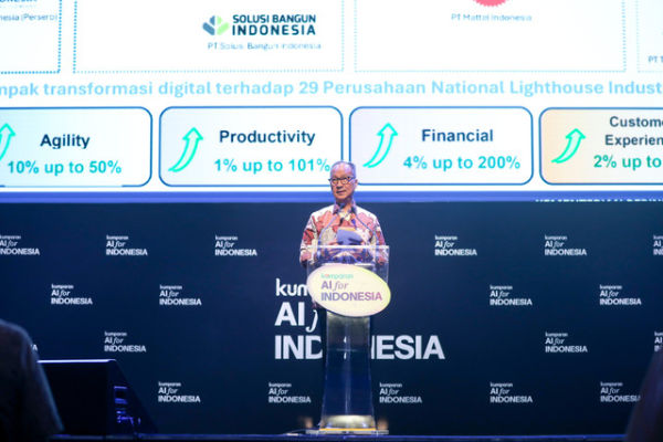 Menteri Perindustrian Agus Gumiwang Kartasasmita memberikan keynote speech pada acara kumparan AI for Indonesia 2025 di The Ballroom at Djakarta Theater, Jakarta Pusat, Kamis (23/10/2025). Foto: Aditia Noviansyah/kumparan