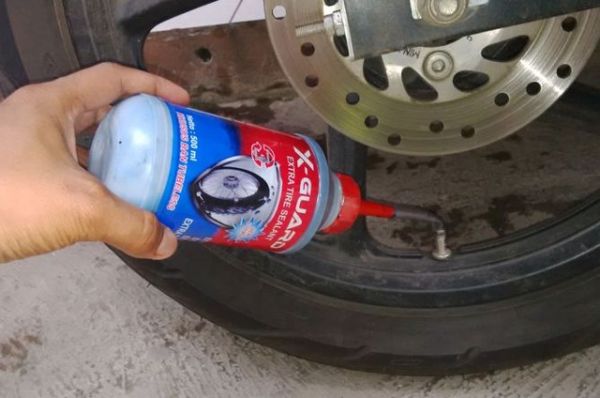 Ilustrasi cairan ban anti bocor dan velg motor. Foto: dok. Istimewa