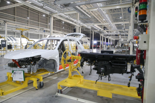 Bodi kendaraan dirakit di pabrik EV baru Proton di Tanjung Malim, Perak, Malaysia. Foto: Dok. Malaysia Mail/Yusof Isa