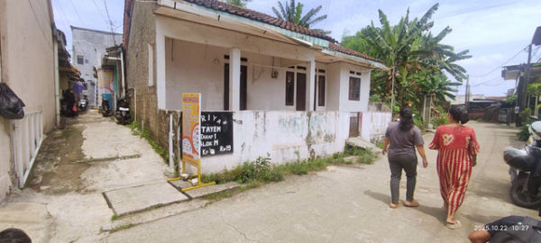 Rumah kontrakan tempat bocah dipukuli ibu tiri hingga tewas, di Perumahan Griya Citayam Permai, Bojonggede, Kabupaten Bogor, Rabu (22/10/2025). Foto: Dok. kumparan