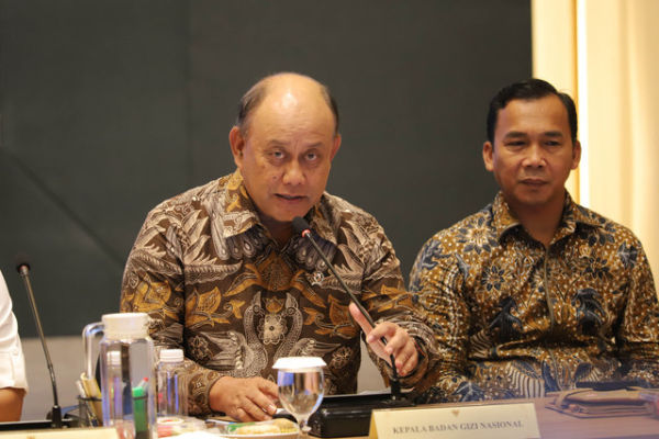 Kepala Badan Gizi Nasional (BGN) Dadan Hindayana memberikan keterangan pers penanggulangan KLB pada program prioritas makanan bergizi gratis (MBG) di Kantor Kemenkes, Jakarta, Kamis (2/10/2025). Foto: Jamal Ramadhan/kumparan