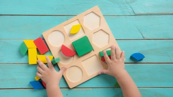 mainan sortir bentuk untuk anak balita Foto: Shutterstock