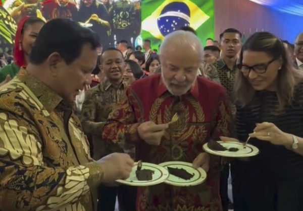 Presiden Brasil Luiz Inacio Lula da Silva merayakan ulang tahunnya dan Presiden Prabowo Subianto saat menutup kunjungannya di Indonesia. Foto: Instagram/ @lulaoficial