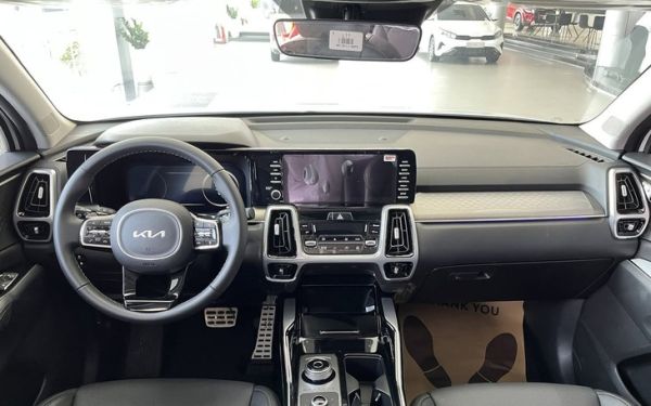 Kia Sorento PHEV giảm 150 triệu đồng tại đại lý: Giá thực tế rẻ hơn ban đầu 410 triệu đồng nhưng người mua phải đánh đổi 2 điều- Ảnh 3. Kia Sorento - Ảnh 2.