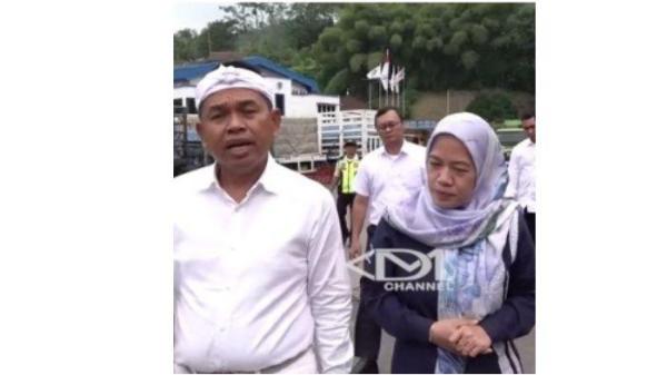 TANGGAPAN MUI - Gubernur Jawa Barat, Dedi Mulyadi, saat sidak ke pabrik Aqua di Kabupaten Subang. Majelis Ulama Indonesia (MUI) turut mengingatkan pemerintah tentang hukum komersialisasi air menurut pandangan Islam.