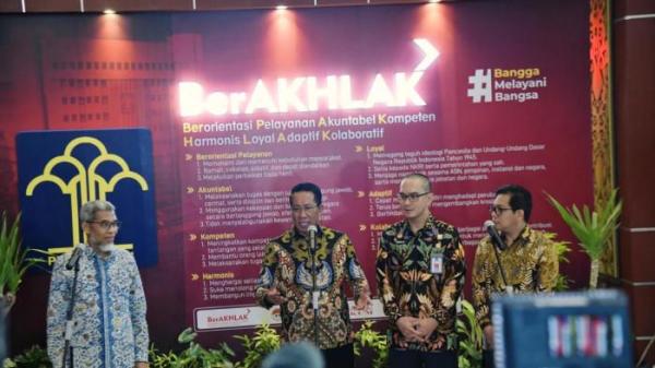 2025111_menterihukum3