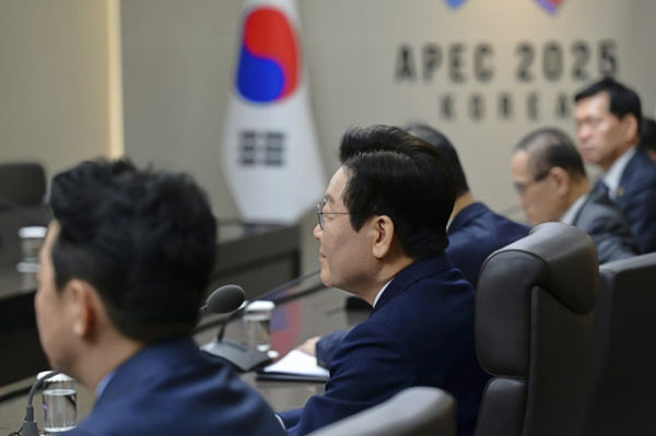 Pertemuan bilateral Presiden RI Prabowo Subianto dengan Presiden Republik Korea Lee Jae Myung di sela-sela KTT APEC 2025. Foto: Dok. Muchlis Jr - Biro Pers Sekretariat Presiden