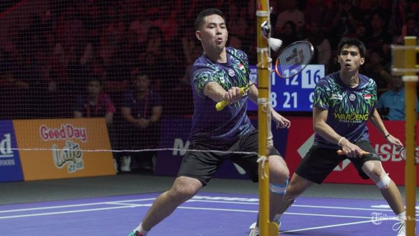 SEMIFINAL INDONESIA OPEN - Pasangan pebulutangkis ganda putra Indonesia Sabar Karyaman Gutama/Muhammad Reza Pahlevi Isfahani melawan pasangan ganda putra Malaysia Man Wei Chong dan Tee Kai Wun pada babak semifinal Kapal Api Indonesia Open 2025 di Jakarta, Sabtu (7/6/2025). Pasangan Sabar/Reza berhasil melaju kebabak final usai mengalahkan pasangan Malaysia dengan skor 21-18, 12-21, 21-18. Tribunnews/Jeprima