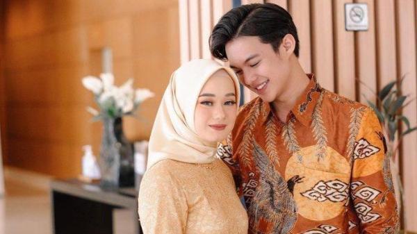 ROMANTIS - Rey Mbayang dan Dinda Hauw (arsip 2023).