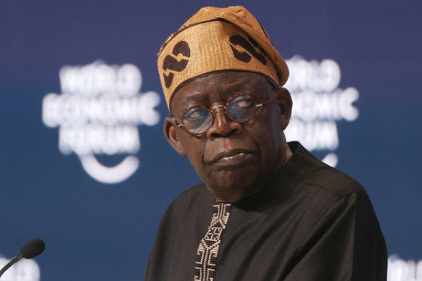 Presiden Nigeria Bola Ahmed Tinubu mengambil bagian dalam panel pada Pertemuan Khusus Forum Ekonomi Dunia di Riyadh pada 28 April 2024. Foto: FAYEZ NURELDINE / AFP