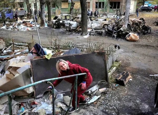 Ukraine điều tra vụ tên lửa nghi của Nga bắn trúng lễ trao thưởng cho binh sĩ - Ảnh 1.