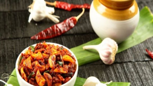 Garlic pickle at home