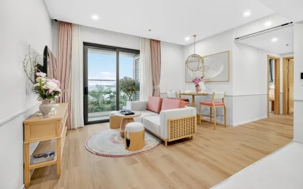 Phòng khách căn hộ mẫu 2 phòng ngủ Sun Centro Town. Ảnh: Ánh Dương