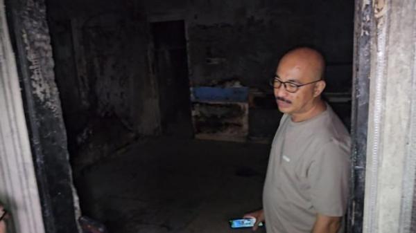 KEBAKARAN - Rumah Hakim Khamozaro Waruwu terbakar.