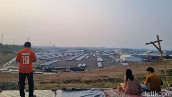 Bukit Hyundai, spot wisata viral di Bekasi Bukit Hyundai, spot wisata viral di Bekasi, Jumat (20/9/2024).