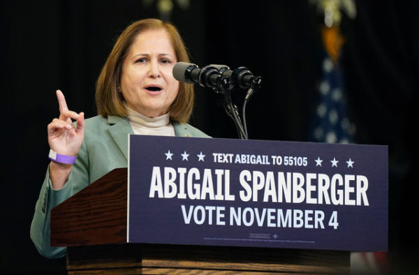 Letnan Gubernur Muslim pertama di AS, Ghazala Hashmi. Foto: Steve Helber/AP Photo