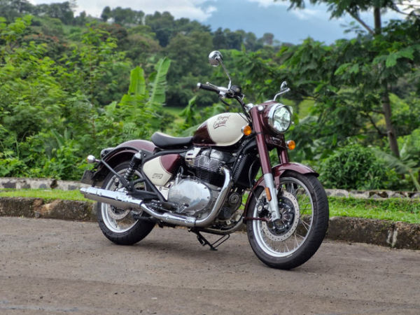 Mencoba motor Royal Enfield Classic 650 terbaru. Foto: Sena Pratama/kumparan