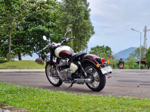Mencoba motor Royal Enfield Classic 650 terbaru. Foto: Sena Pratama/kumparan