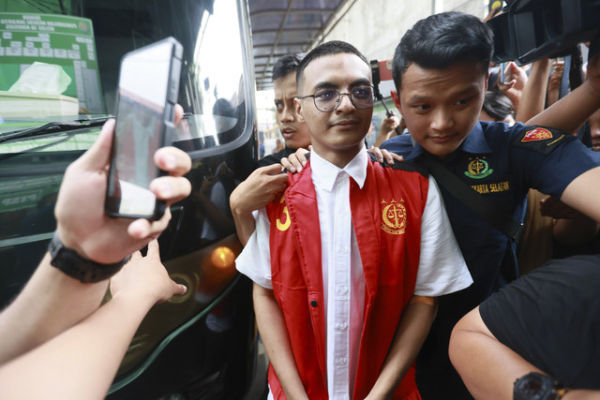 Terdakwa Vadel Badjideh saat tiba di Pengadilan Negeri Jakarta Selatan, Jakarta, Rabu, (2/7/2025). Foto: Agus Apriyanto