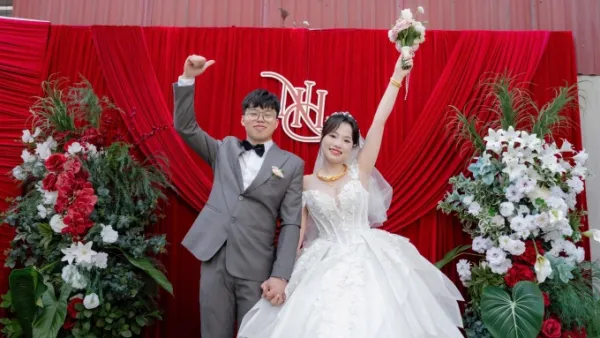 Groom Nhat Ninh and bride Quynh Huong at the wedding on October 16 in Tam Hung commune, Hanoi. Photo: Provided by the character