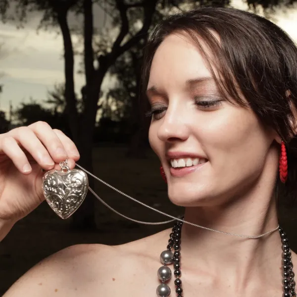 Woman dreaming of silver reveals who she really is