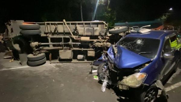 20251108 _ Kendaraan Kecelakaan Karambol di Banyumanik Semarang