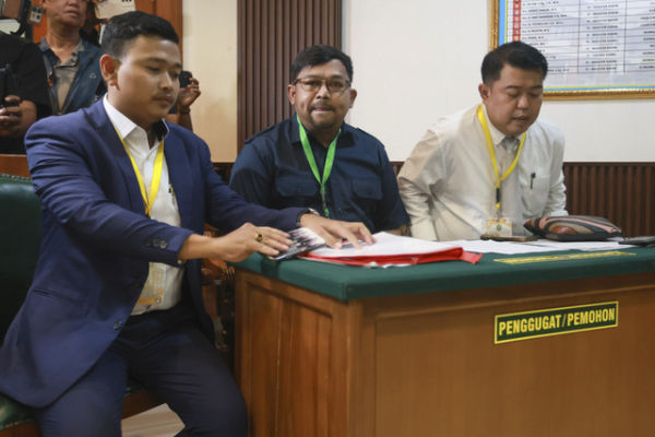 Komedian Bedu saat menjalani sidang cerai perdana di Pengadilan Agama Jakarta Selatan, Selasa, (30/9/2025). Foto: Dok. Agus Apriyanto
