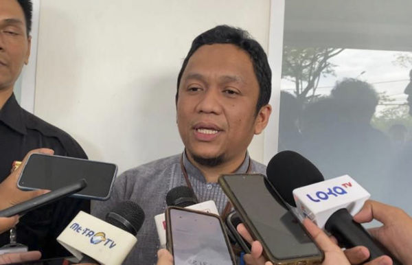 Direktur Medis RS Yarsi dr. Muhammadi menjawab pertanyaan wartawan saat ditemui di RS Yarsi, Cempaka Putih, Jakarta Pusat, Jumat (7/11/2025). Foto: Nasywa Athifah/kumparan