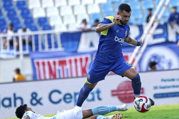 Pertandingan Arema FC di Super League. Foto: Instagram/ @aremafcofficial