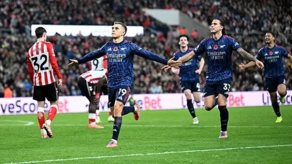 SUNDERLAND, ENGLAND - NOVEMBER 08: Leandro Trossard of Arsenal celebrates scoring his team's second goal during the Premier League match between Sunderland and Arsenal at the Stadium of Light on November 08, 2025 in Sunderland, England. (Photo by Stuart MacFarlane/Arsenal FC via Getty Images)