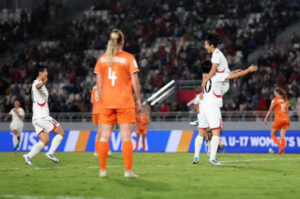 Selebrasi Korea Utara usai berhasil menjuarai Piala Dunia Wanita U-17 usai mengalahkan Belanda di Rabat Olympic Stadium, Maroko, Minggu (9/11). Foto: FIFA.com