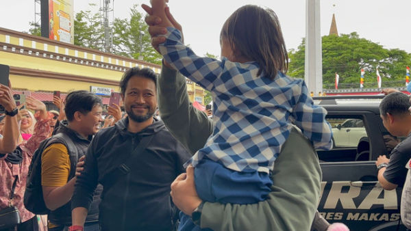 Bilqis, anak perempuan berusia 4 tahun yang hilang sepekan telah kembali ke orang tuanya di Kota Makassar, Minggu (9/11/2025). Foto: Dok. kumparan