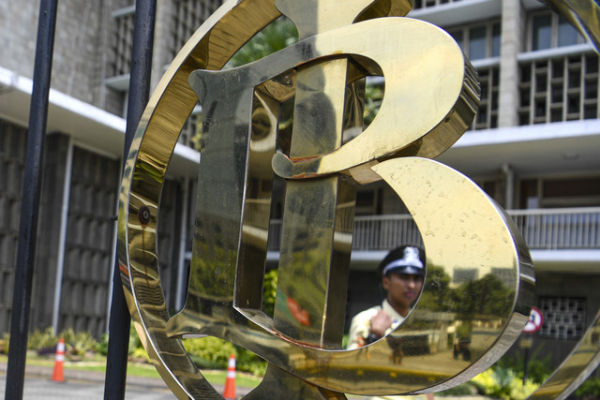 Petugas keamanan melakukan penjagaan di kawasan Gedung Bank Indonesia, Jakarta, Rabu (3/9/2025). Foto: Muhammad Adimaja/ANTARA FOTO